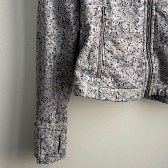 lululemon forme jacket - Picture 7 of 16